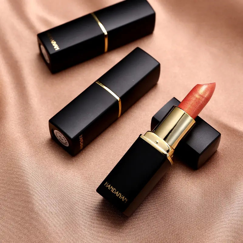 Perlmuttfarbener metallischer Goldlippenstift
